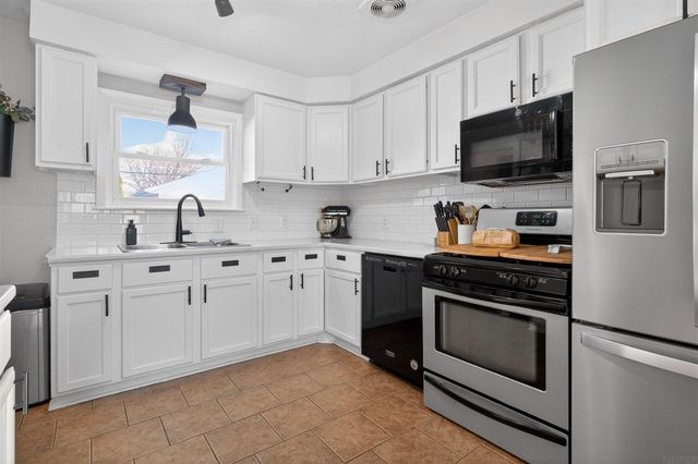 3814 Hillside Drive, Cedar Falls, IA 50613