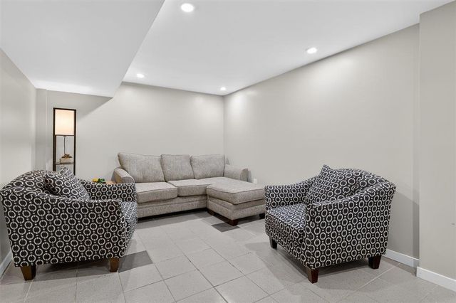 3814 Hillside Drive, Cedar Falls, IA 50613