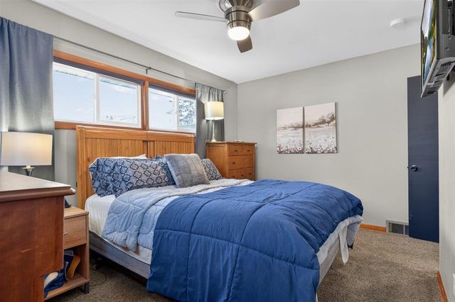 3814 Hillside Drive, Cedar Falls, IA 50613