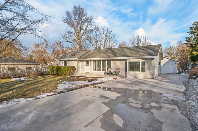 3814 Hillside Drive, Cedar Falls, IA 50613