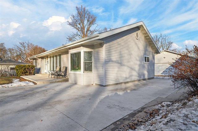 3814 Hillside Drive, Cedar Falls, IA 50613