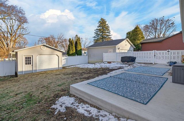 3814 Hillside Drive, Cedar Falls, IA 50613