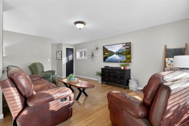 3814 Hillside Drive, Cedar Falls, IA 50613