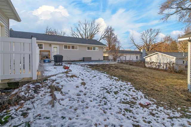 3814 Hillside Drive, Cedar Falls, IA 50613