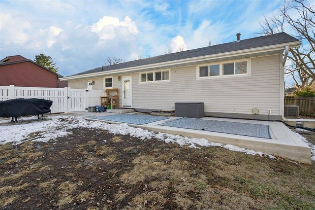 3814 Hillside Drive, Cedar Falls, IA 50613