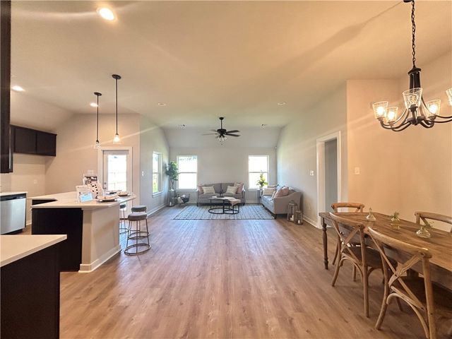 1935 Pinemont View Drive, Bryan, TX 77807