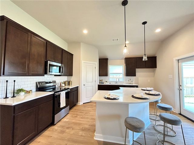 1935 Pinemont View Drive, Bryan, TX 77807