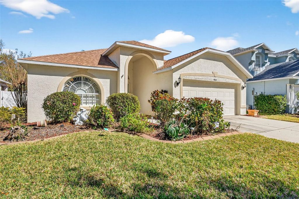 9324 HIDDEN WATER CIRCLE, Riverview, FL 33578