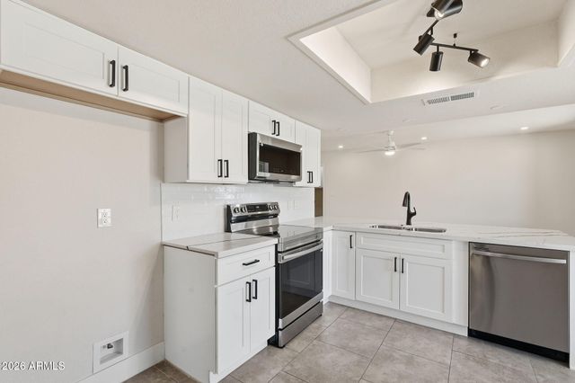 1327 W PIUTE Avenue, Phoenix, AZ 85027