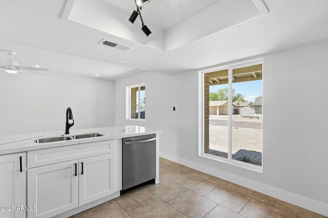 1327 W PIUTE Avenue, Phoenix, AZ 85027