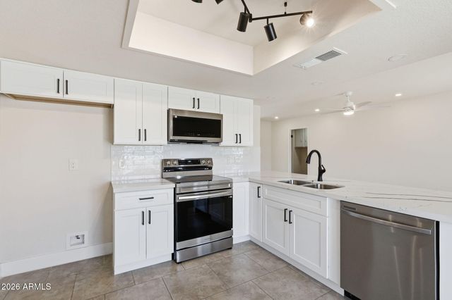 1327 W PIUTE Avenue, Phoenix, AZ 85027