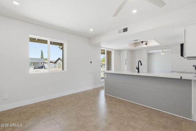 1327 W PIUTE Avenue, Phoenix, AZ 85027