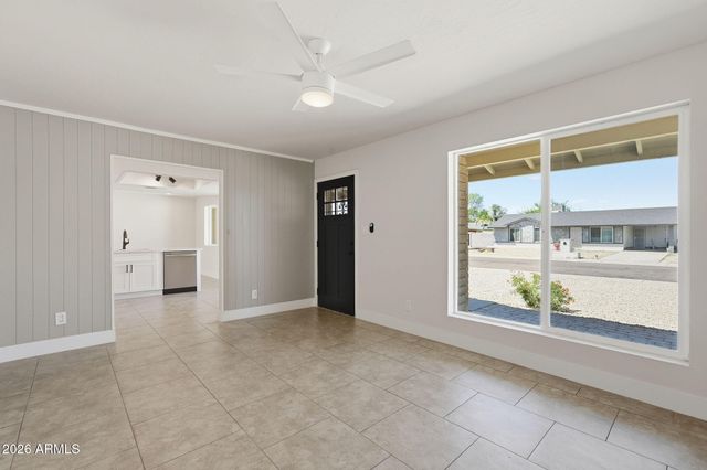 1327 W PIUTE Avenue, Phoenix, AZ 85027