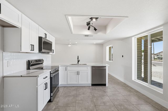 1327 W PIUTE Avenue, Phoenix, AZ 85027