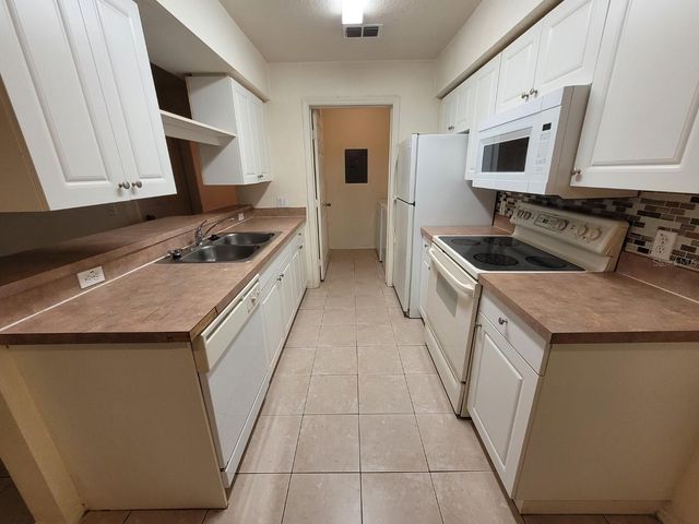 36101 DEER CREEK DRIVE 104, Zephyrhills, FL 33541