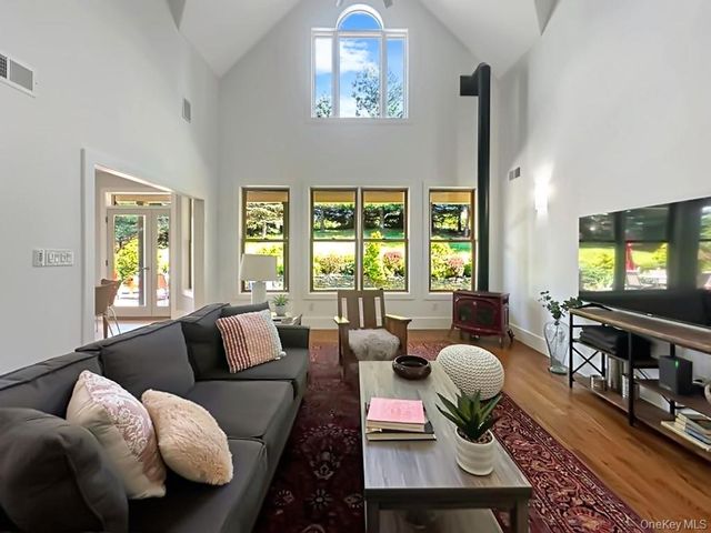 350 Taghkanic Road, Elizaville, NY 12523