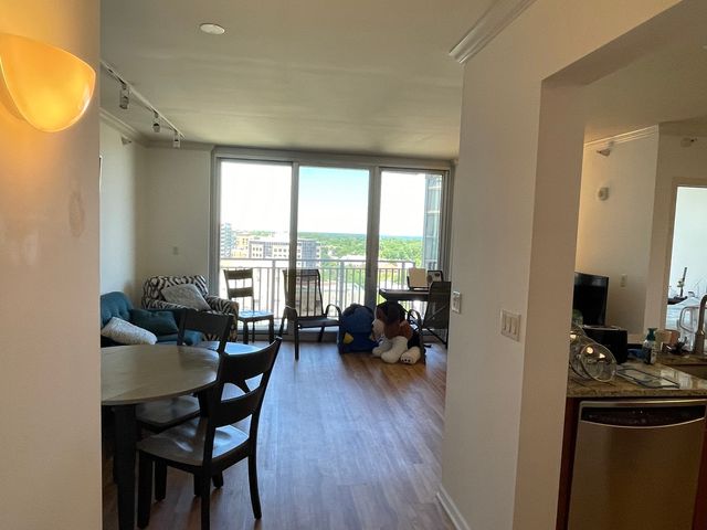 807 DAVIS Street 1307, Evanston, IL 60201