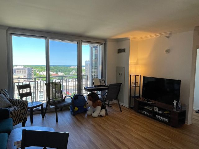 807 DAVIS Street 1307, Evanston, IL 60201