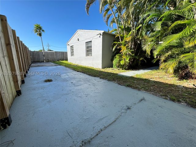 2105 Monroe Ter 1, Hollywood, FL 33020