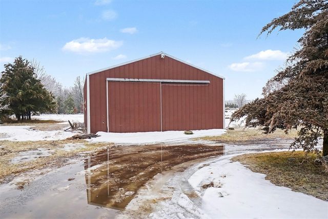 7353 S 88th Avenue, Rothbury, MI 49452