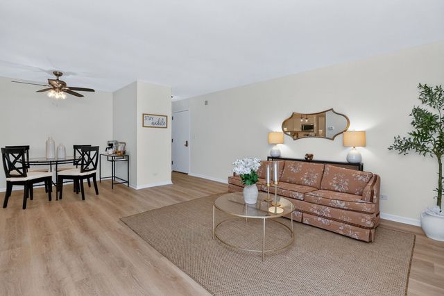 7353 Blackburn Avenue K106, Downers Grove, IL 60516