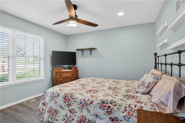 201 Stonebridge Lane, Smithville, MO 64089