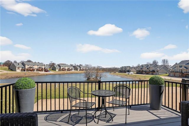 201 Stonebridge Lane, Smithville, MO 64089