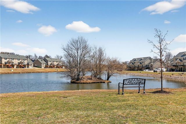201 Stonebridge Lane, Smithville, MO 64089