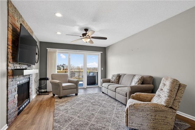 201 Stonebridge Lane, Smithville, MO 64089