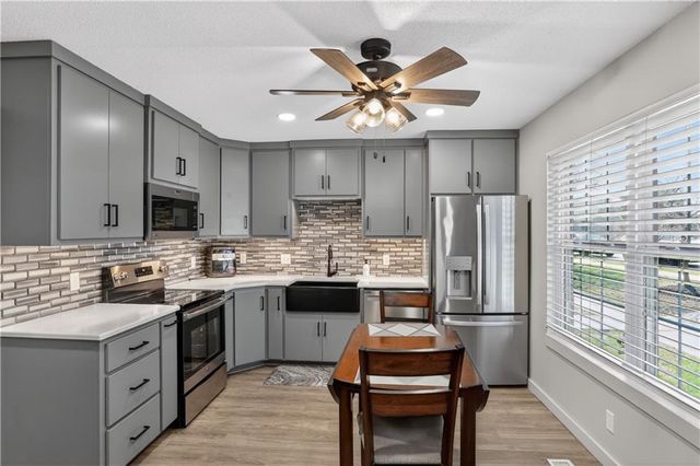 201 Stonebridge Lane, Smithville, MO 64089