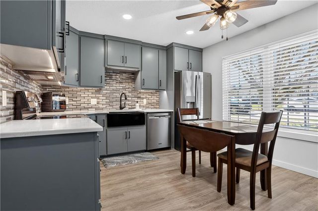 201 Stonebridge Lane, Smithville, MO 64089