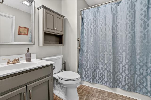 201 Stonebridge Lane, Smithville, MO 64089