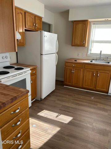 1014 Mackow Drive, Toledo, OH 43607