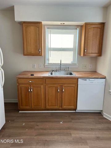 1014 Mackow Drive, Toledo, OH 43607