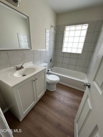 1014 Mackow Drive, Toledo, OH 43607