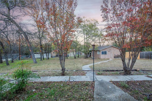 905 MARTHA Lane, Azle, TX 76020