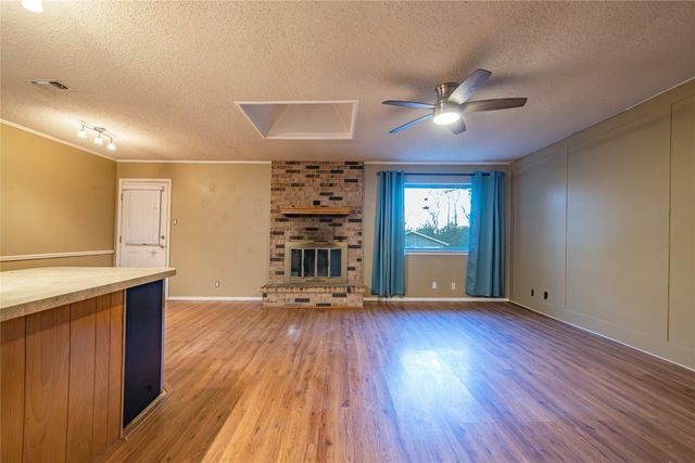 905 MARTHA Lane, Azle, TX 76020