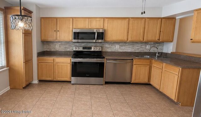 8606 Birch Ct, Briarwood, KY 40242