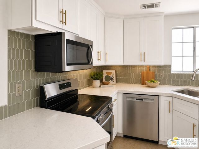 2700 Lawrence Crossley Road 55, Palm Springs, CA 92264