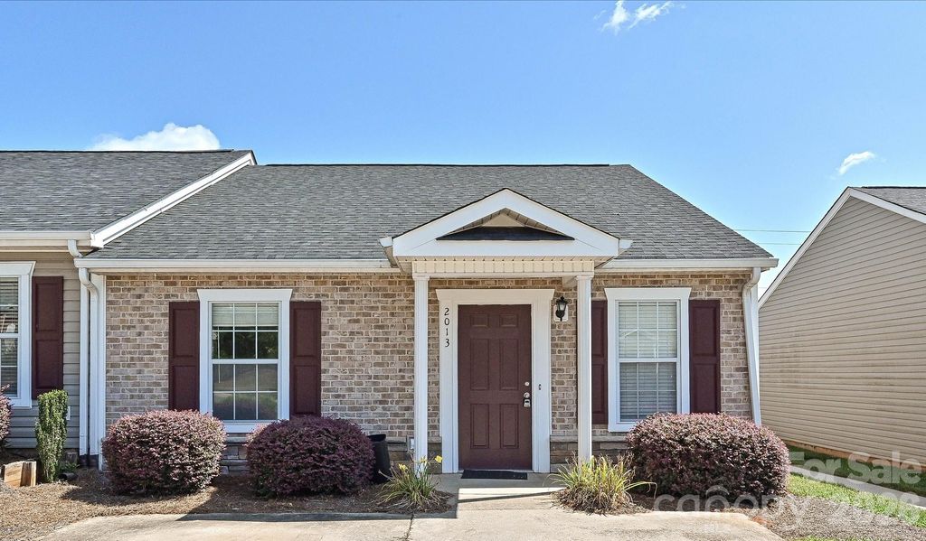 2013 Pin Oak Place, Cramerton, NC 28032