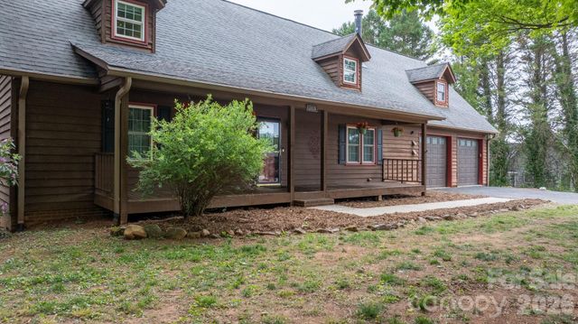 2025 34th Avenue Drive NE, Hickory, NC 28601