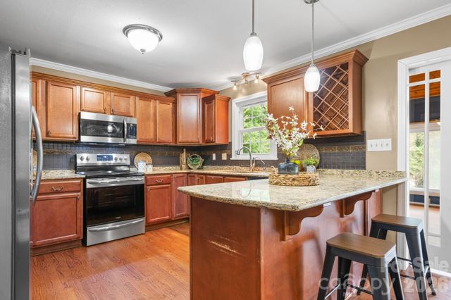 2025 34th Avenue Drive NE, Hickory, NC 28601
