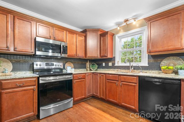 2025 34th Avenue Drive NE, Hickory, NC 28601