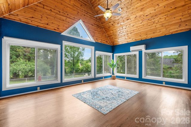 2025 34th Avenue Drive NE, Hickory, NC 28601