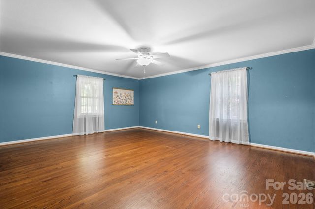2025 34th Avenue Drive NE, Hickory, NC 28601