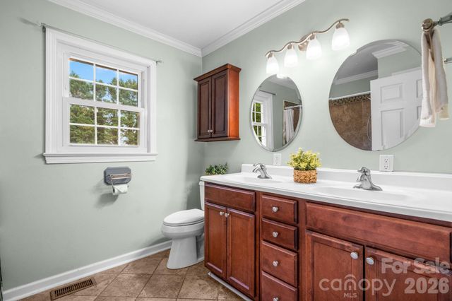 2025 34th Avenue Drive NE, Hickory, NC 28601