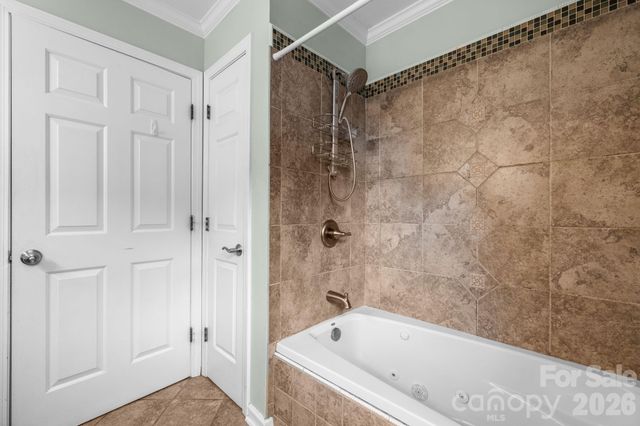 2025 34th Avenue Drive NE, Hickory, NC 28601