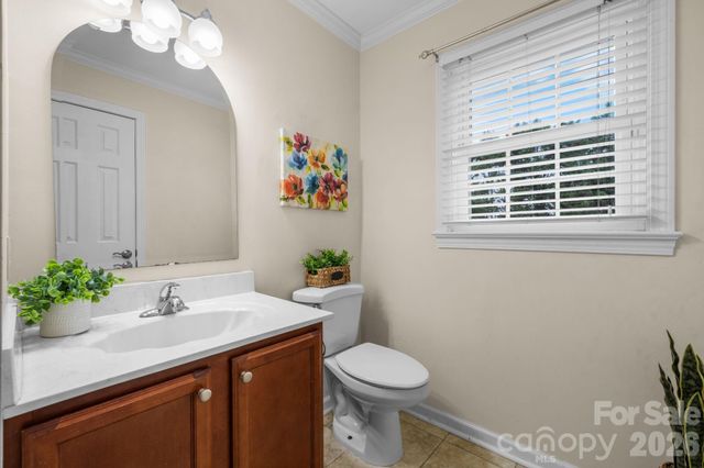 2025 34th Avenue Drive NE, Hickory, NC 28601