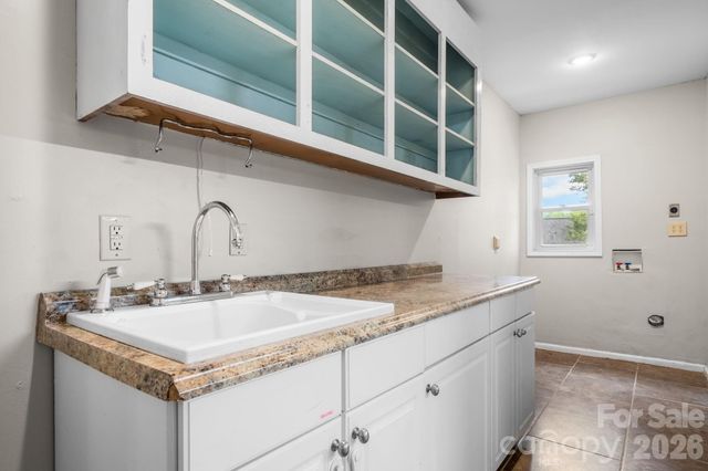 2025 34th Avenue Drive NE, Hickory, NC 28601