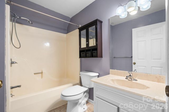 2025 34th Avenue Drive NE, Hickory, NC 28601